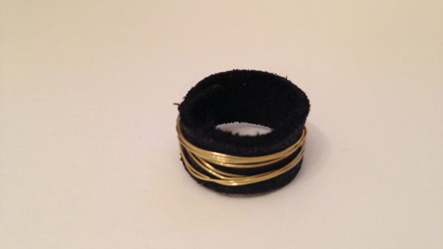 Anillo cuero negro