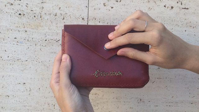 Cartera solapa roja